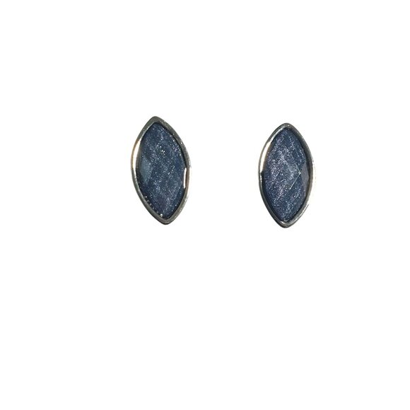 Silver Tone Blue Acrylic Faceted Stud Earrings Elegant Lightweight Jewelry Gift - Picture 2 of 4